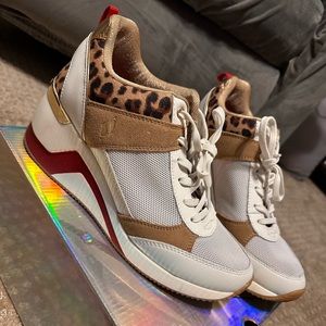 Women’s Sketcher Sneakers